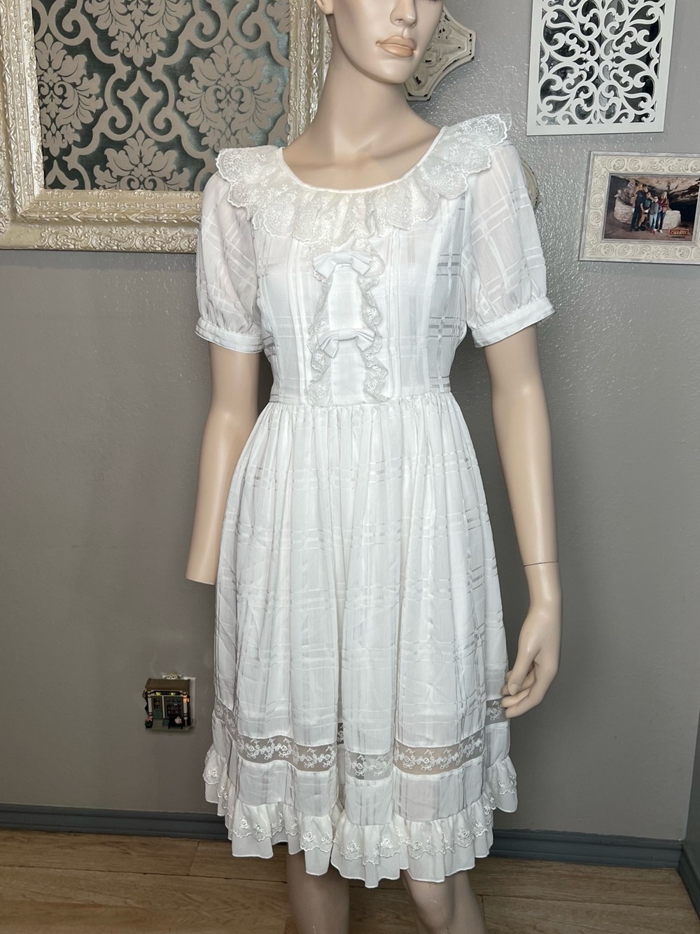 Lolitimes White Lace-Trim Midi Lolita Dress with Ruffle Collar - Picture 2 of 14